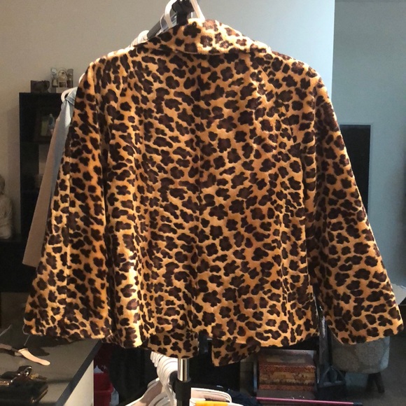 Faux Leopard Cropped Jacket - Picture 2 of 6